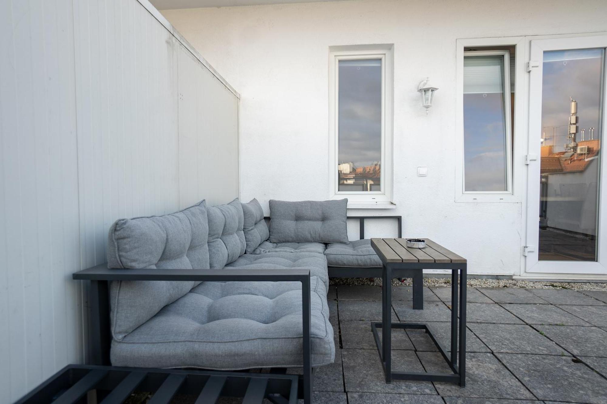 Apartment With A Private Terrace Located Right Near Belvedere Castle, 15 Minutes Away From Stephansdom Wien Eksteriør billede